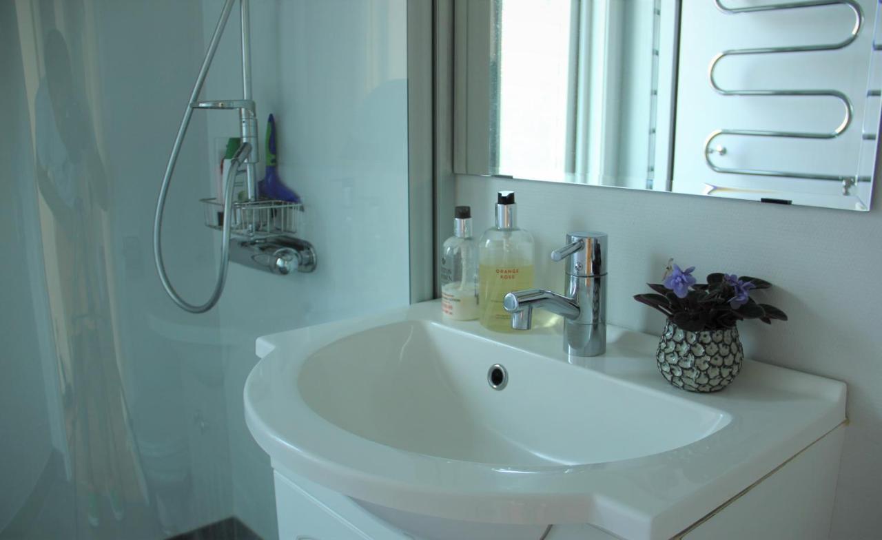 Private Room For Rent In A Villa With Garden View Älmhult Exterior foto
